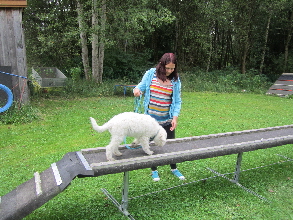 Lea und Annie auf dem Steg