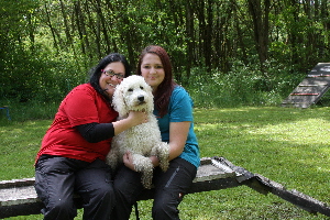 Frauchen und Lea mit Goldendoodle Annie