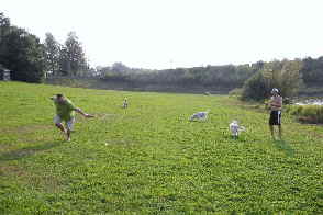 Michael und Markus spielen Badminton